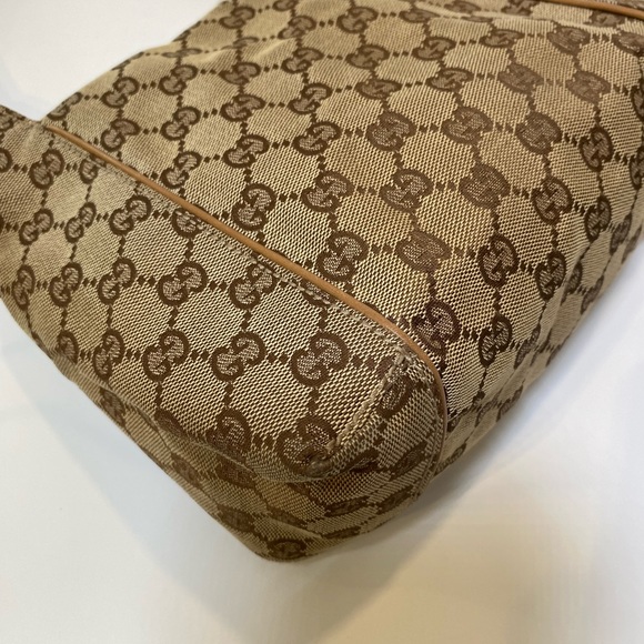 Gucci Shoulder Bag - Picture 7 of 8